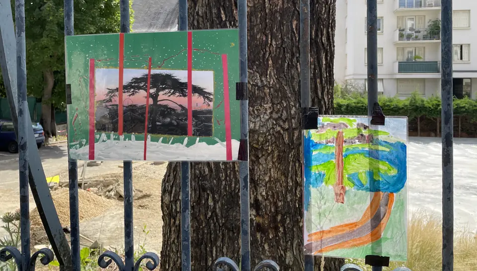 Drawings tied to the fence, rue de la République
